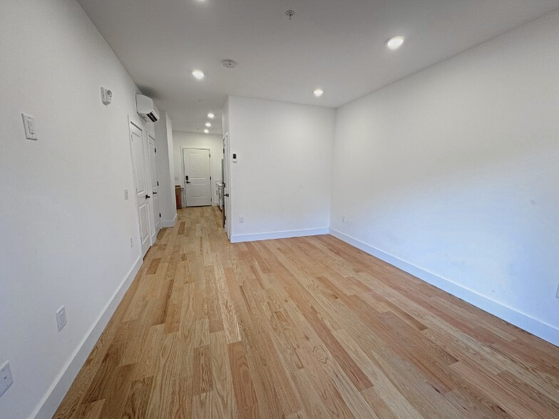 Building Photo - 56 Cottage St