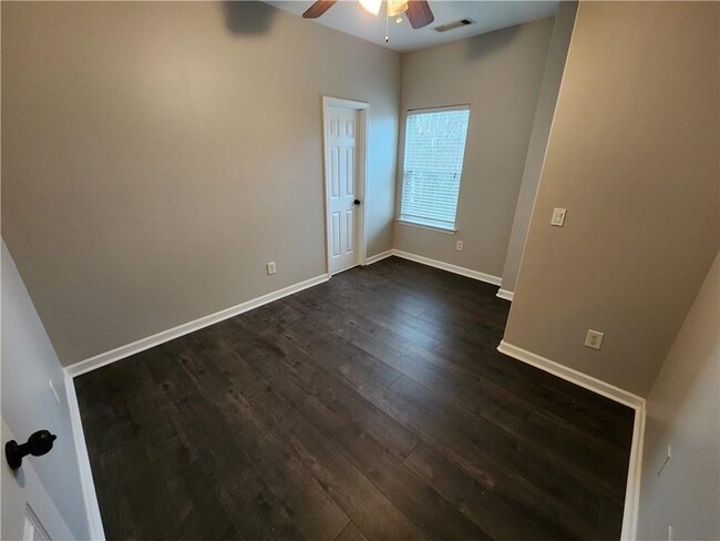 Building Photo - 1029 Sims St SW