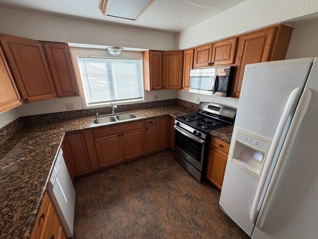 Building Photo - Now available 3 Bedroom | 2 bath home in t...