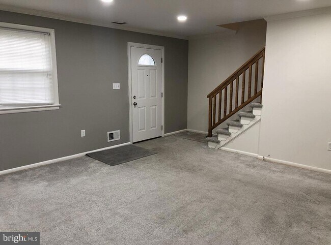 Building Photo - 6526 Beechwood Dr
