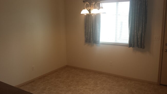 Building Photo - Beautiful Townhouse for Rent in Harrisville