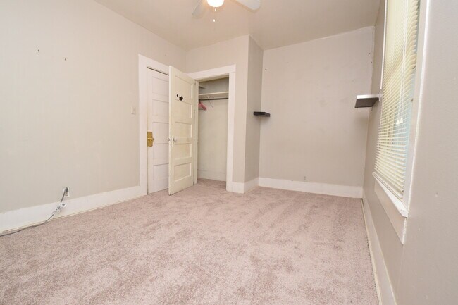 Building Photo - North Loop Gem! - Available April