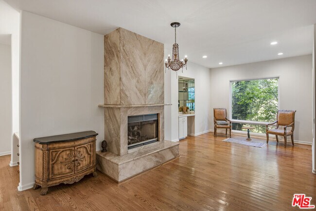 Building Photo - 3780 1/2 Multiview Dr