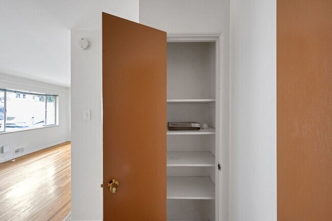 Building Photo - Charming 1BR Apartment in Denver