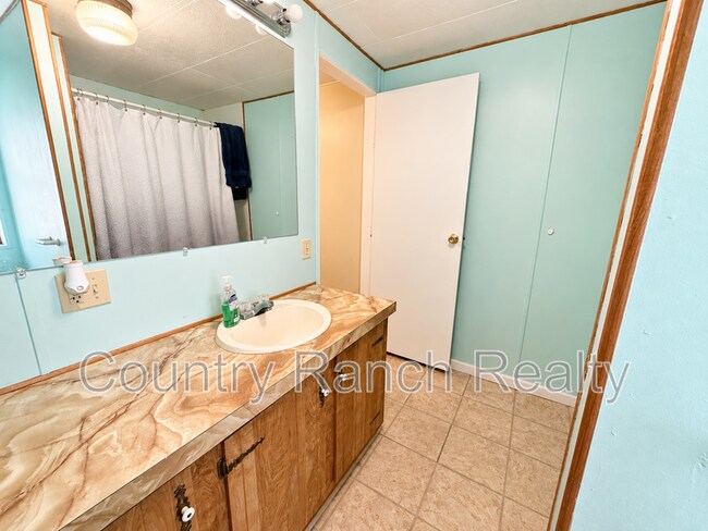 Building Photo - 1635 Yale Dr