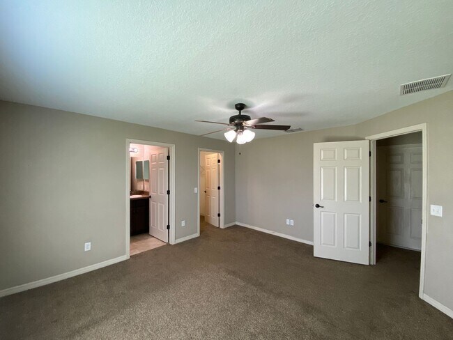 Building Photo - 16618 SW 31st Cir