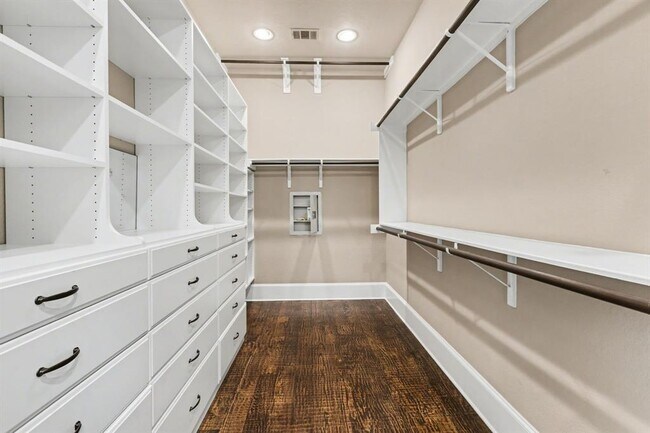 Building Photo - 121 Burgess Ln