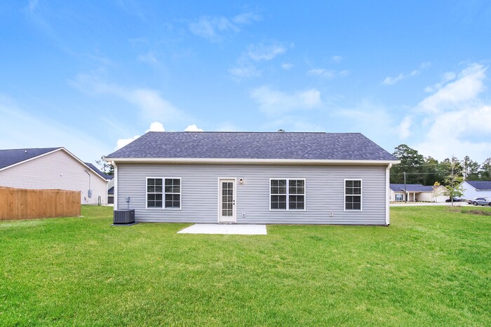 Building Photo - 1347 Oak Ln