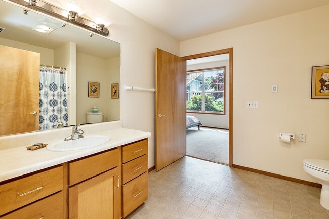 Building Photo - Mountain Meadows 2 Bedroom, 2 Bath Condomi...