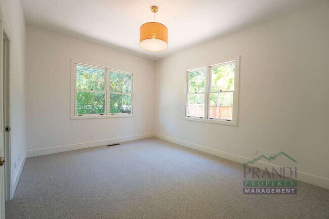 Building Photo - 121 Laurel Grove Ave