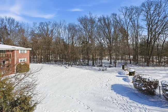 Building Photo - 39 Pleasant St