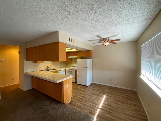 Building Photo - 101 Luna Way