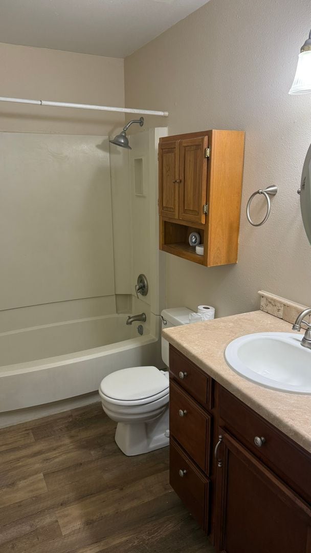 Building Photo - 3 Bed 2 1/4 Bath Townhome