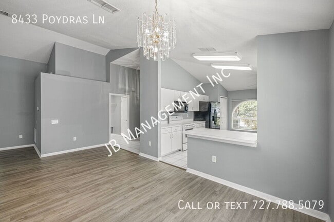 Building Photo - 8433 Poydras Ln