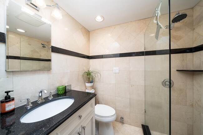 Building Photo - 235 Bloomfield St