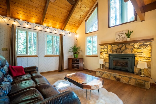Building Photo - 6563 Onyx Trl