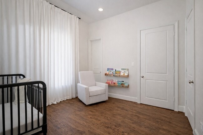 Building Photo - 2318 Hutchins St