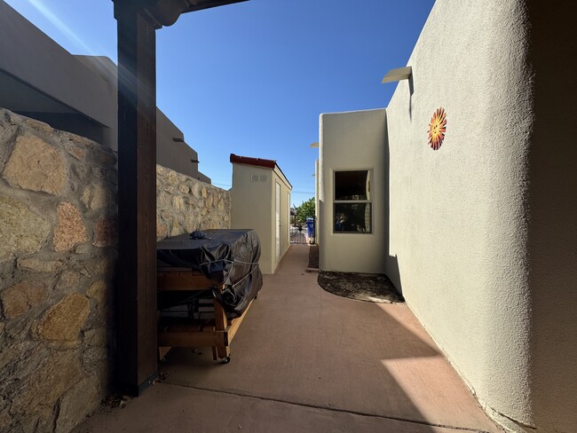 Building Photo - 682 La Melodia Dr