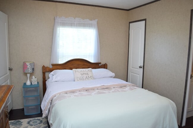 Building Photo - Charming 2BR/1BA Furnished Home in Taylors...