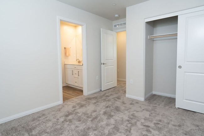 Building Photo - 455 Meyer Pl