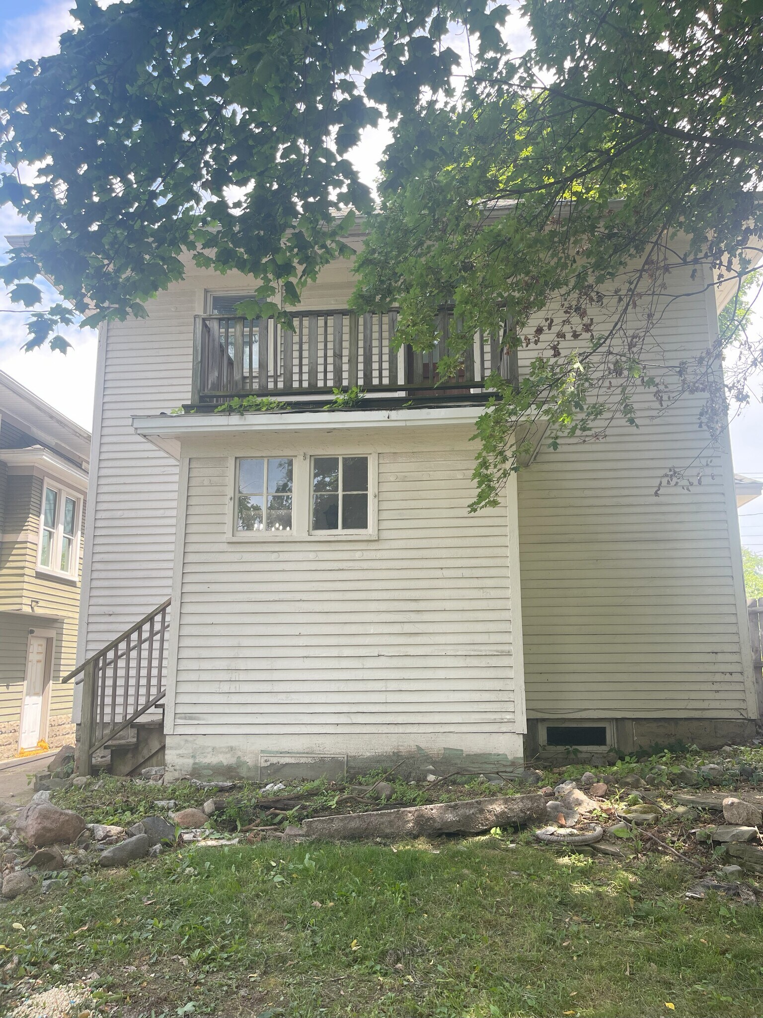 Building Photo - 607 N Sycamore St