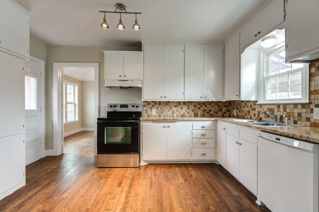 Building Photo - Tech Terrace Pre-lease!!