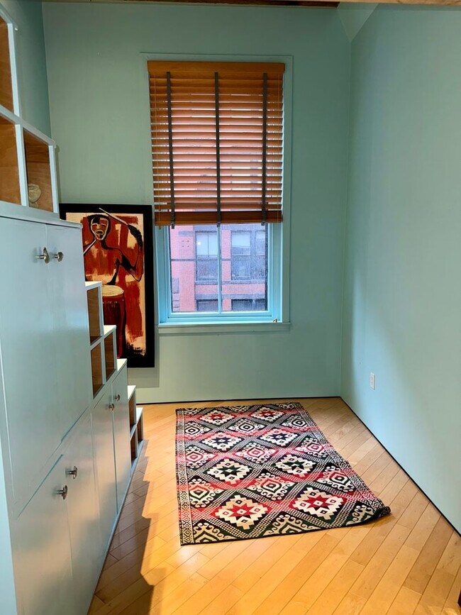 Building Photo - Beautifully 2-Bedroom Condo in Boston