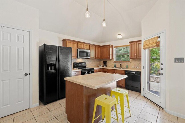 Building Photo - 1900 Melissa Oaks Ln