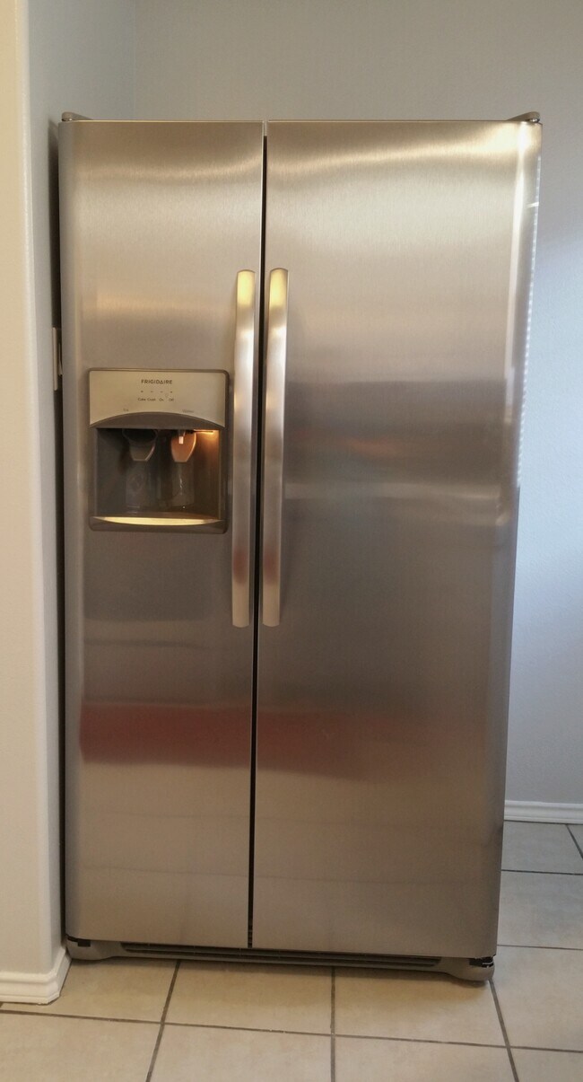 Building Photo - 1900 W Douglas St