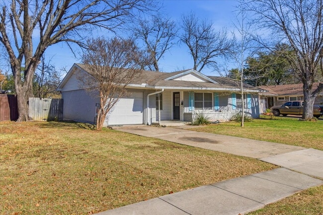 Building Photo - "Charming 3-Bedroom Retreat with 2 Full Baths in Farmers Branch"