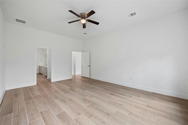 Building Photo - 2801 Wilson Ave