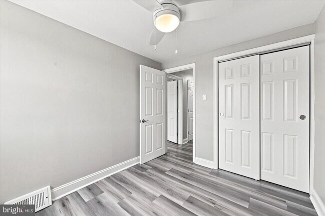Building Photo - 105 Fronefield Ave