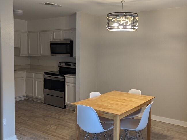 spacious dining room - 1750 Timber Ridge Rd