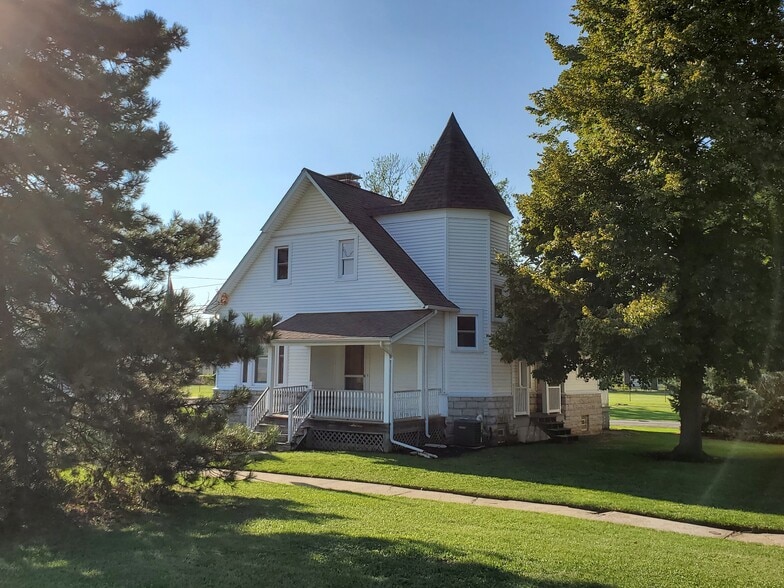 Building Photo - 709 Dewitt Ave