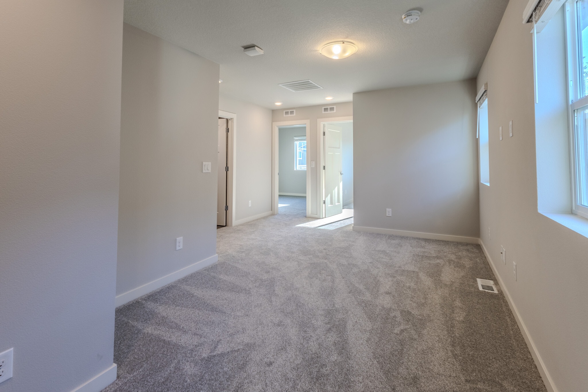 Building Photo - 6280 SE Genrosa St