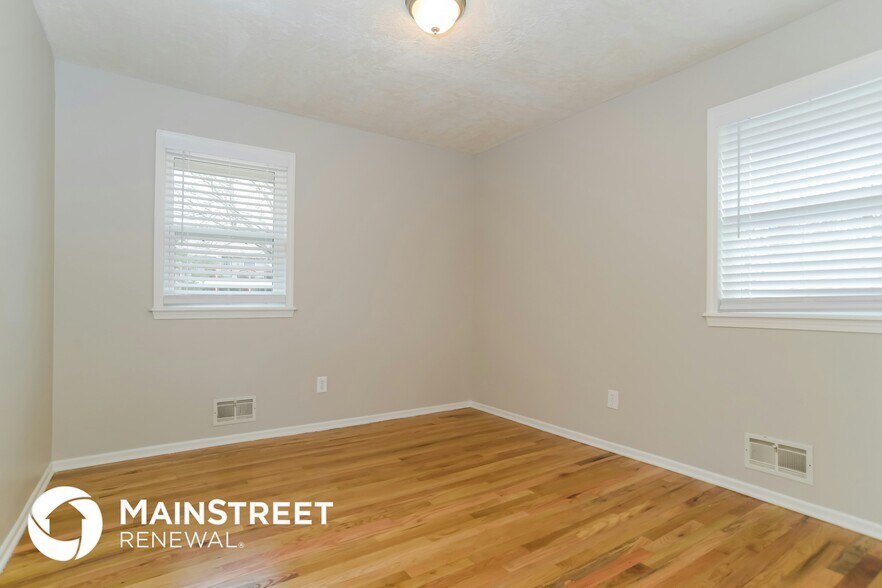 Building Photo - 417 NE Colonial Ct