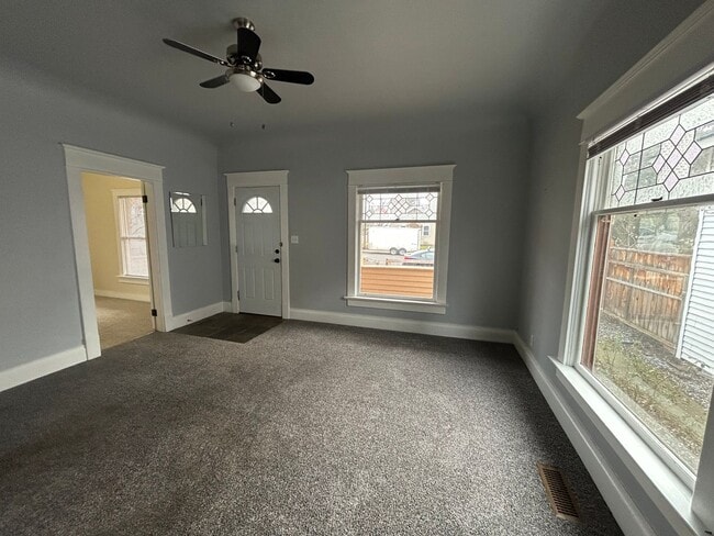 Building Photo - 2 Bedroom Home Near Downtown Ellensburg