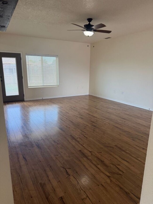 Building Photo - Beautiful Newly Renovated 3 Bedroom 2 Bath Home