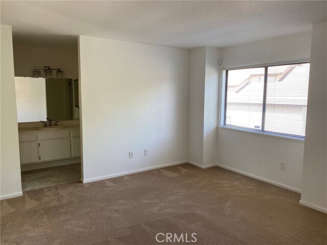 Building Photo - 5050 Canyon Crest Dr