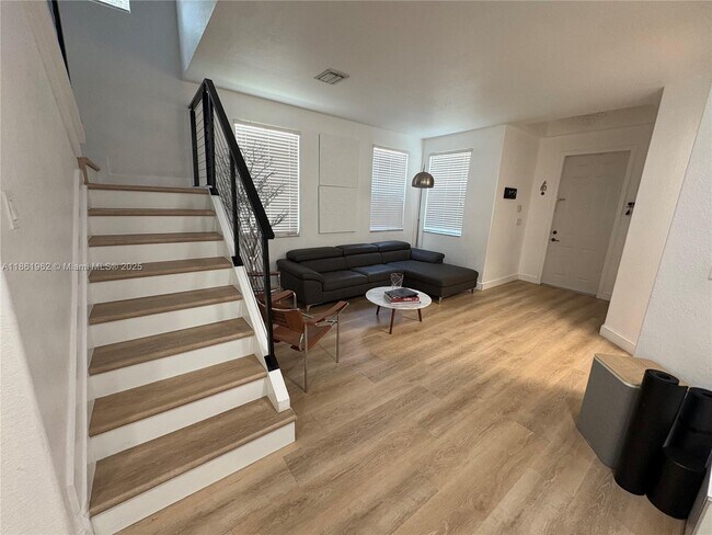 Building Photo - 8108 NW 108th Ct