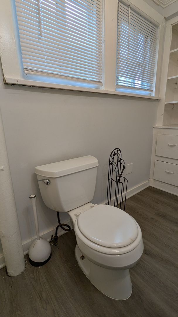 Building Photo - Newly renovated 2-bedroom, 1-bathroom home...