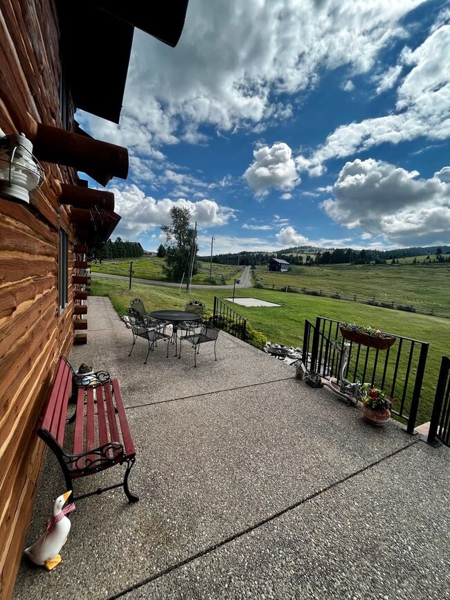 Building Photo - Fully Furnished Cabin Available - 10 Minut...