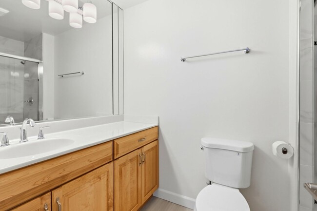 Building Photo - Updated Townhome in Lake Santa Clara HOA