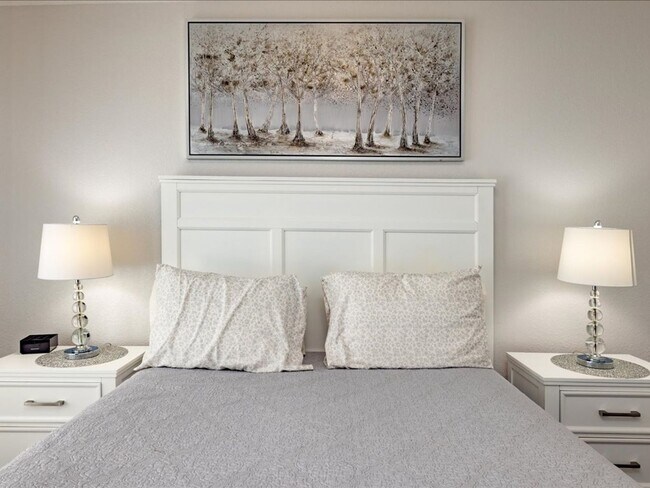 Building Photo - 1 Bedroom 1 Bathroom FULLY FURNISHED! COMM...