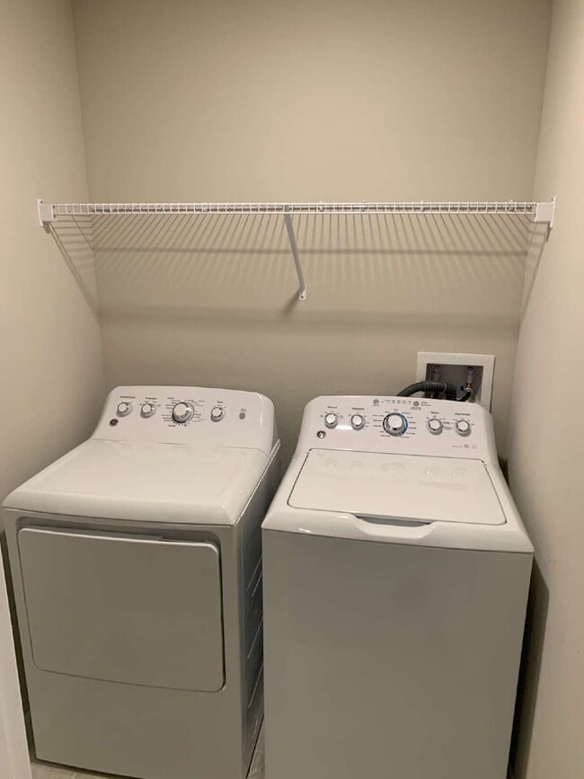 Building Photo - 9625 Pembrooke Pines Dr