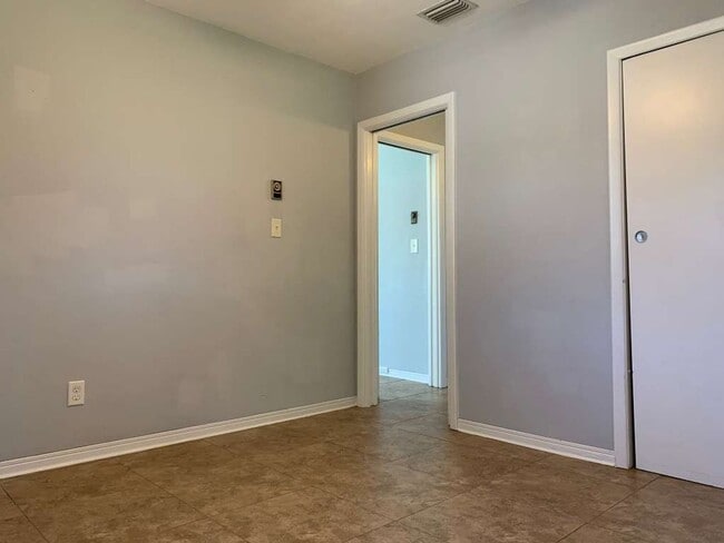 Building Photo - 3 Bedroom 2 Bath Home in Central Gulfport