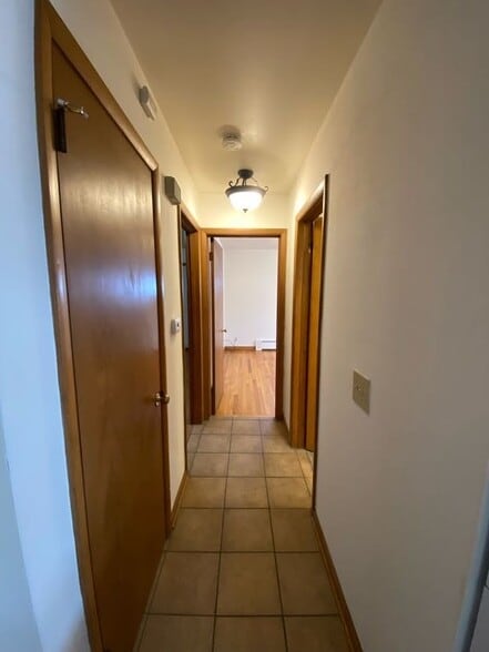 Building Photo - 1030 E Johnson St