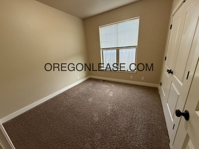 Building Photo - 3 bed 2 bath West Eugene Home