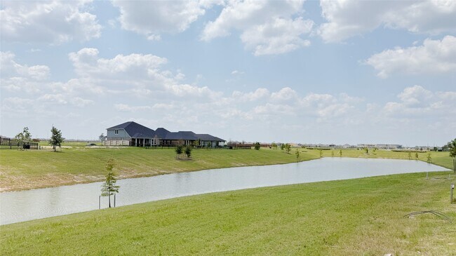 Building Photo - 27315 Blue Pool Dr