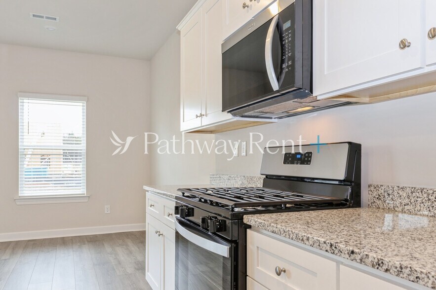 Building Photo - 2423 Nabali Wy